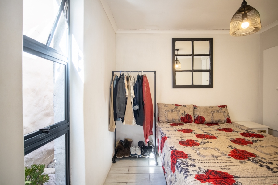 6 Bedroom Property for Sale in Vredehoek Western Cape